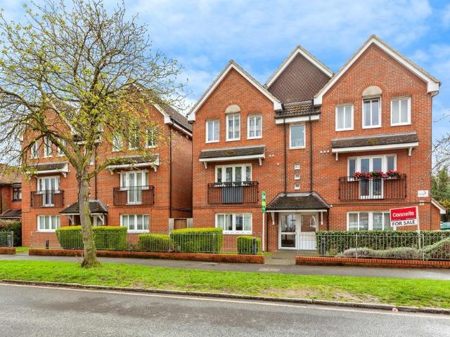 Flat for sale in Slough