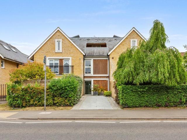 Flat for sale in Beaconsfield, Knotty Green