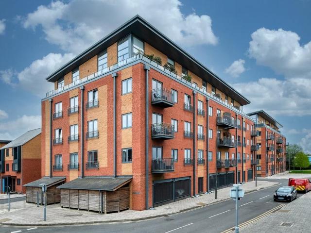 Flat for sale in Diglis, Worcestershire