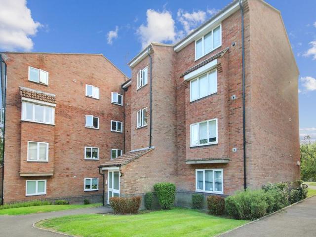 Flat for sale in Perryfields, West Sussex