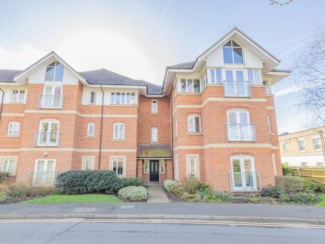 Flat for sale in The King's Mile, The Bridge