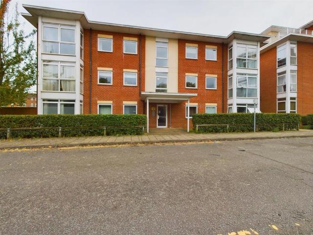 Flat for sale in Walton, Aylesbury