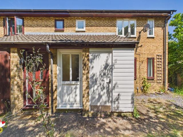 Flat for sale in Wotton, Gloucester