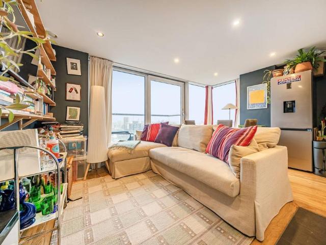 Flat for sale in London Borough of Lewisham, Deptford