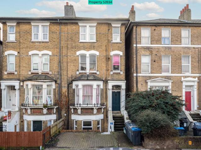 Flat for sale in London Borough of Croydon, Selhurst