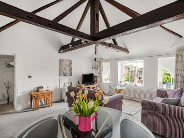 Flat for sale in Woodcote, Epsom