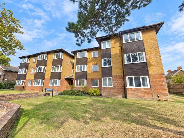 Flat for sale in Fishersgate, West Sussex
