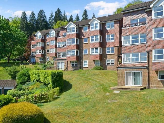 Flat for sale in Guildford Park, Guildford