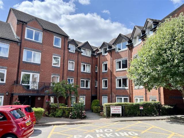 Flat for sale in Halesowen, West Midlands