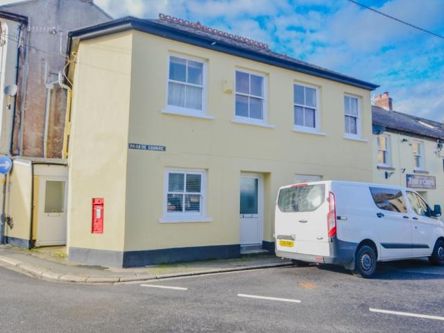 Flat for sale in Lostwithiel, Cornwall