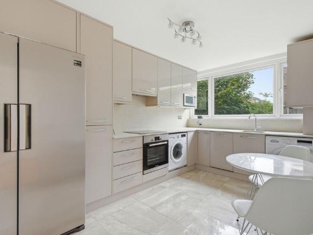 Flat for sale in Clewer Village, Windsor