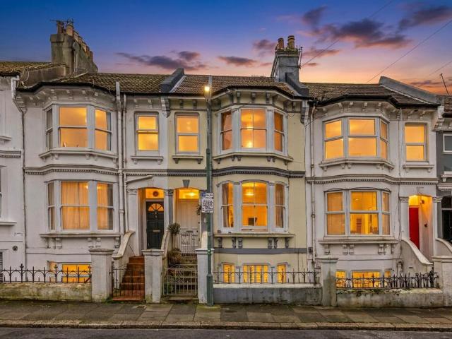 Flat for sale in Aldrington