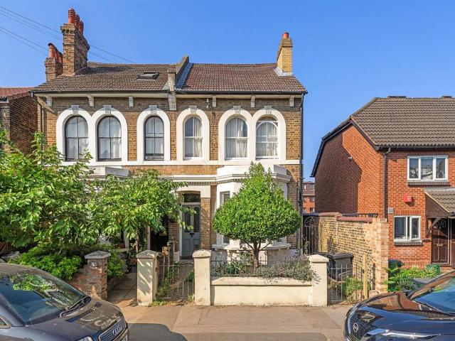 Flat for sale in Anerley, Greater London