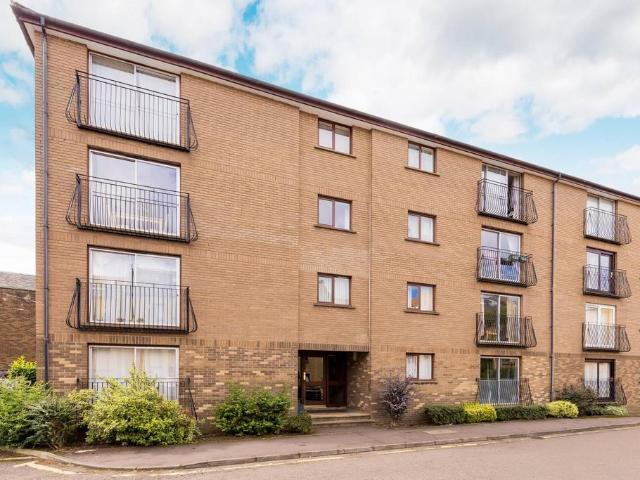 Flat for sale in Southside, Scotland