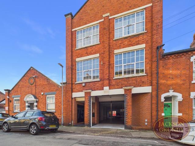 Flat for sale in Phippsville, Northampton