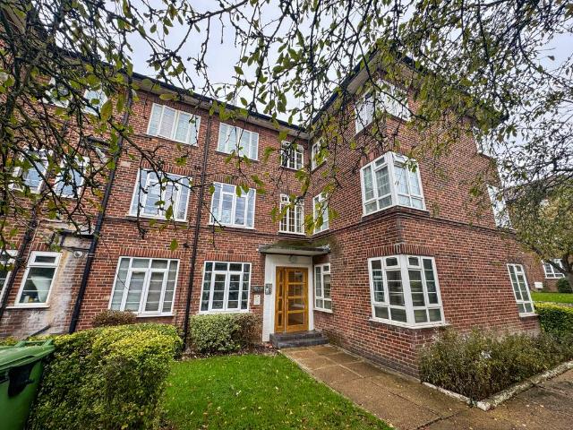 Flat for sale in Preston, Greater London