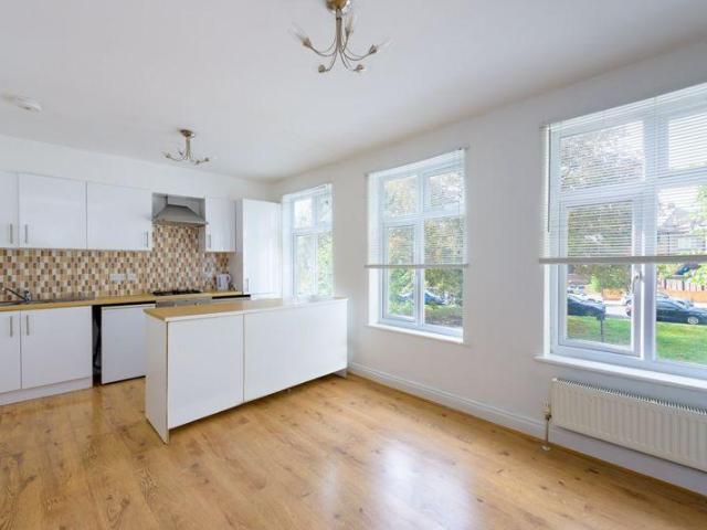 Flat for sale in London Borough of Ealing, Greater London
