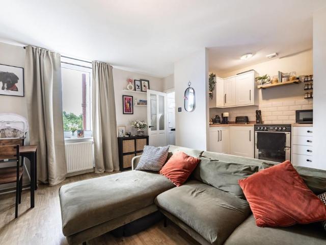 Flat for sale in Broxburn