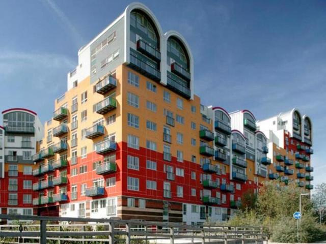 Flat for sale in East Greenwich, Greater London