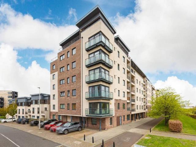 Flat for sale in Granton Harbour, Granton