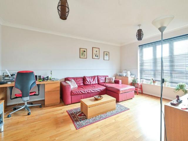 Flat for sale in Rotherhithe, Greater London