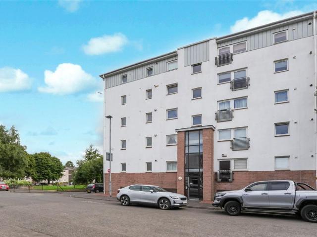 Flat for sale in Whiteinch, Scotland
