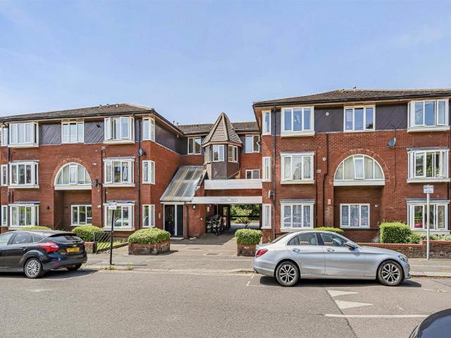 Flat for sale in Walthamstow Village, Leyton