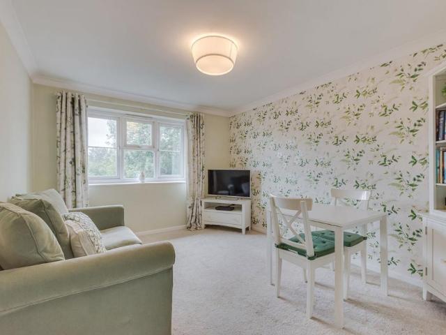 Flat for sale in Falconwood, Greater London