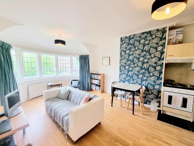 Flat for sale in Hampstead Garden Suburb, Greater London