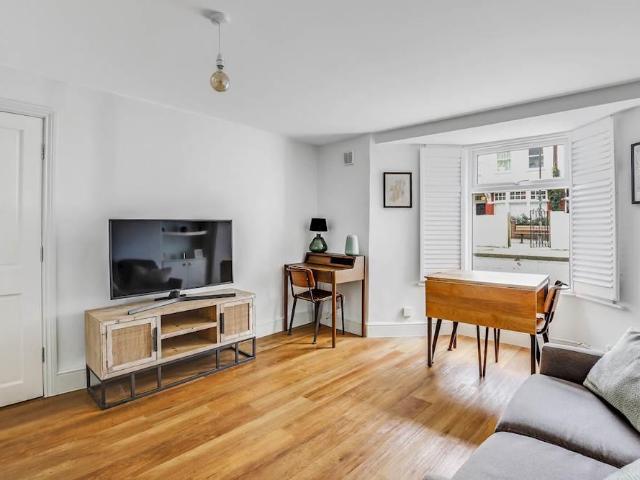 Flat for sale in Penge, Greater London