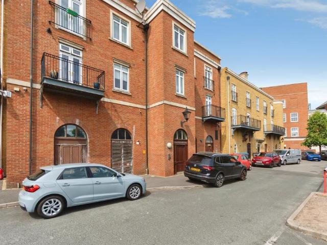 Flat for sale in Dickens Heath, West Midlands