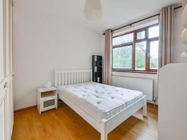Flat for sale in Maida Vale, Greater London