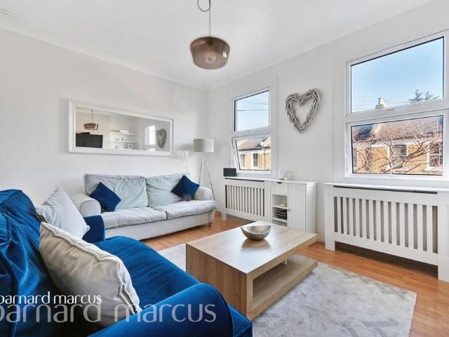 Flat for sale in Peckham, Greater London