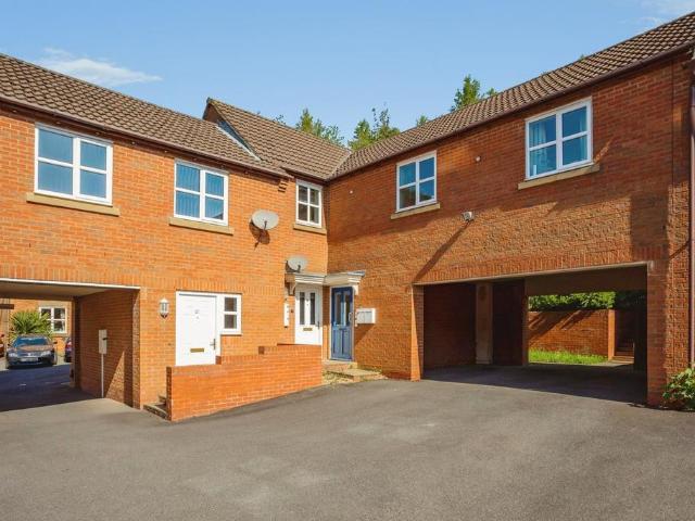 Flat for sale in Elmfield, Leicestershire