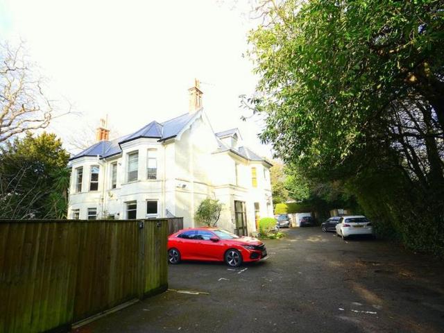 Flat for sale in Lansdowne, Charminster