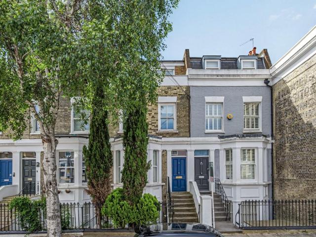 Flat for sale in West Kensington, Greater London