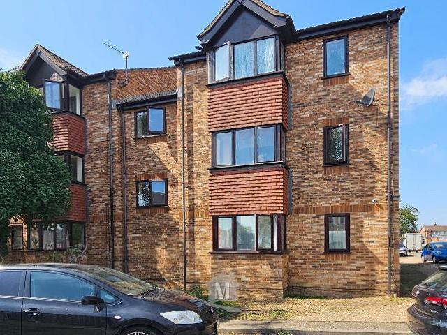 Flat for sale in Slough
