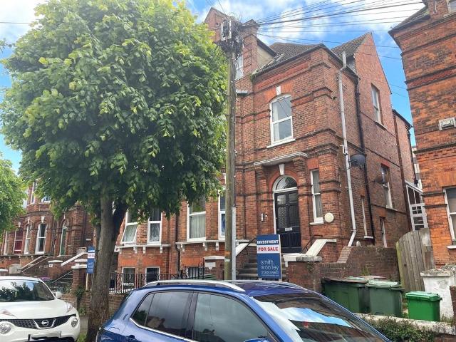Flat for sale in Folkestone