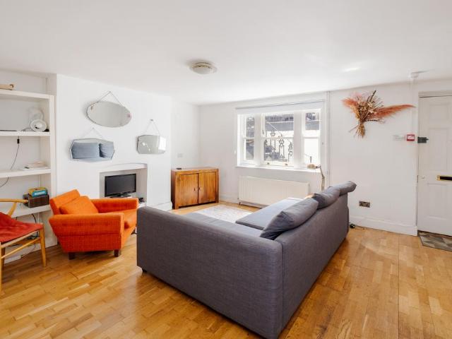Flat for sale in Barnsbury, Greater London