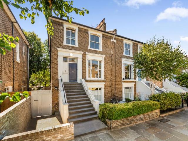Flat for sale in Kentish Town, Greater London