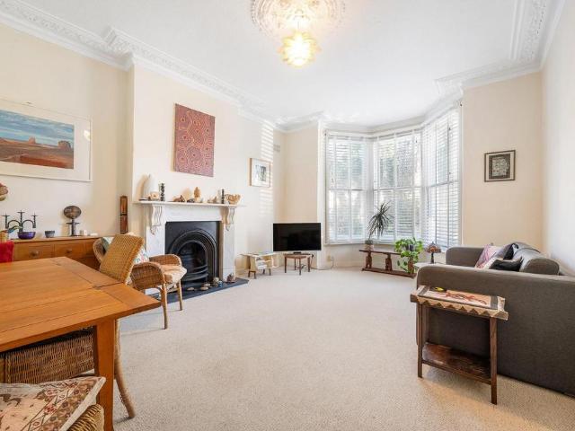 Flat for sale in London Borough of Lambeth, Greater London