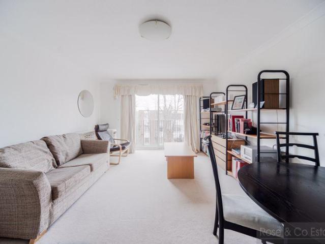 Flat for sale in South Hampstead, Greater London