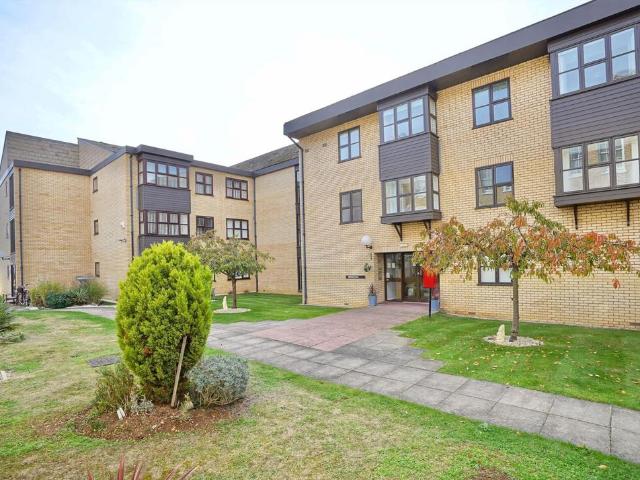 Flat for sale in Huntingdon