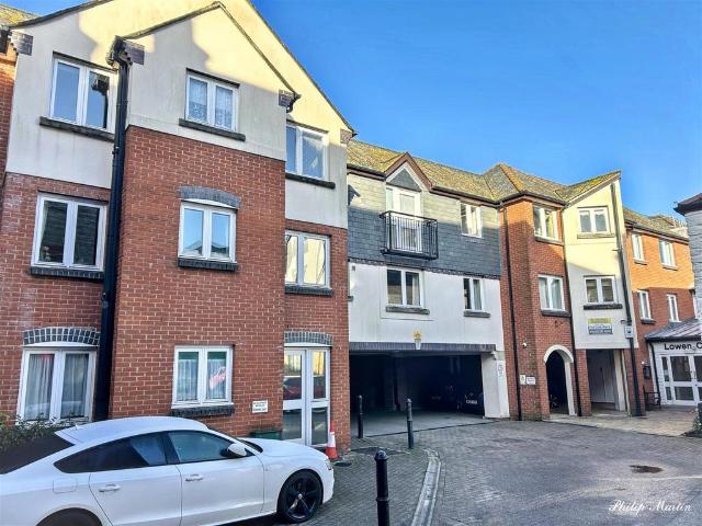 Flat for sale in Moresk, Penweathers
