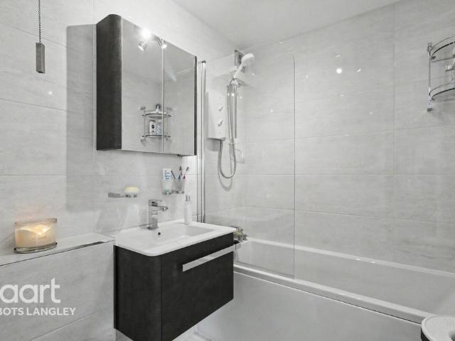 Flat for sale in Five Acres, Hertfordshire
