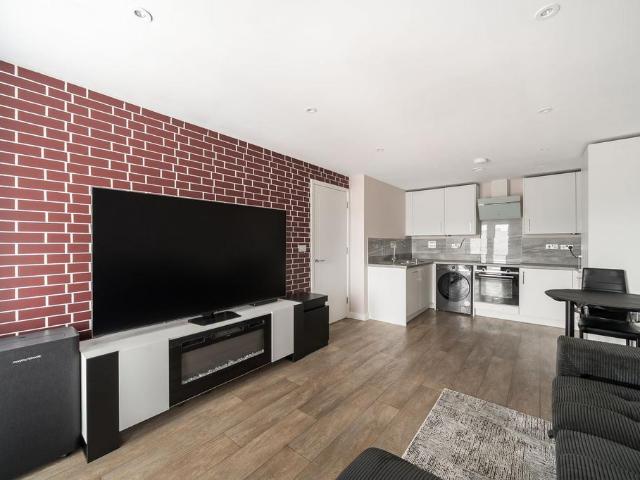 Flat for sale in Leatherhead, Mole Valley