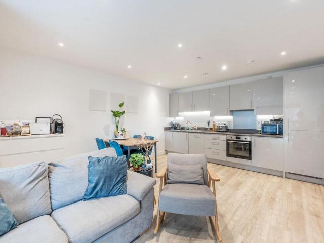 Flat for sale in Wealdstone, Greater London