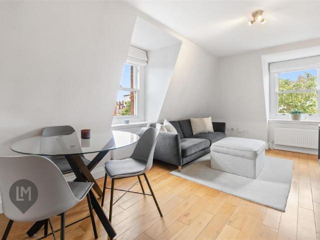 Flat for sale in Wandsworth, Greater London