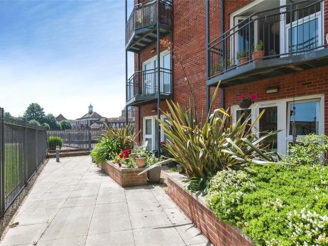 Flat for sale in Watergate, Devon