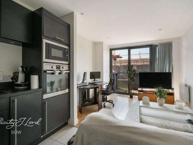 Flat for sale in Ocean Estate, Limehouse